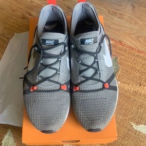 NIKE Mens Dual Racer size 9.5
